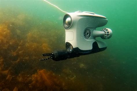 What Are Underwater ROVs & How Are They Used - REACH ROBOTICS