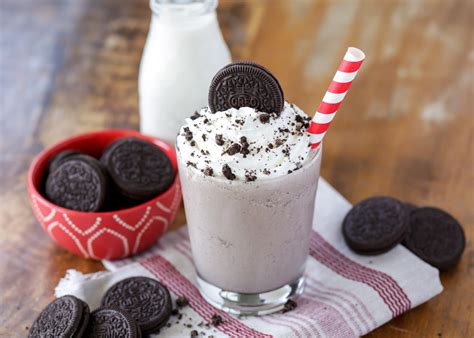 Homemade Oreo Shake {Made in Minutes!} | Lil' Luna