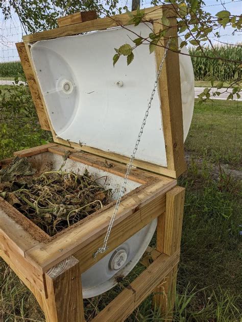 Black Soldier Fly Composting Takes Flight on Urban Farms - SARE North Central