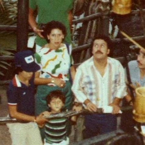 Pablo Escobar and his family at Disney Land Pablo Emilio Escobar, Don ...