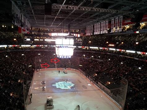 Best Seats for a Hockey Game: Top 6 Areas (with Pictures)