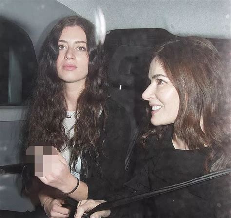 Nigella Lawson's lookalike daughter Cosima Diamond flips the bird at paparazzi on night out with ...