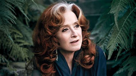 How Bonnie Raitt Overcame Personal Loss for 'Dig in Deep' | Bonnie raitt, News songs, Father john