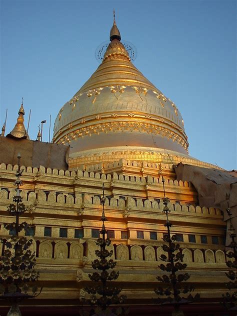 Asisbiz Photos of Shwezigon Pagoda Nyaung Oo, a town near Bagan Myanmar