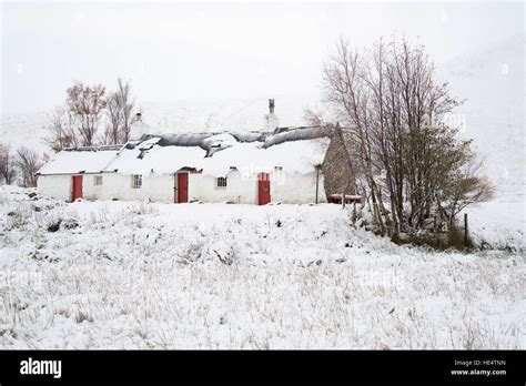 Scotland cottage winter hi-res stock photography and images - Alamy