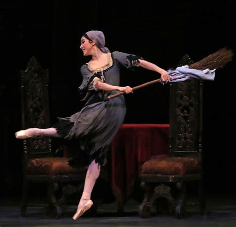 Review: ‘Cinderella’ Returns to the American Ballet Theater Stable - The New York Times