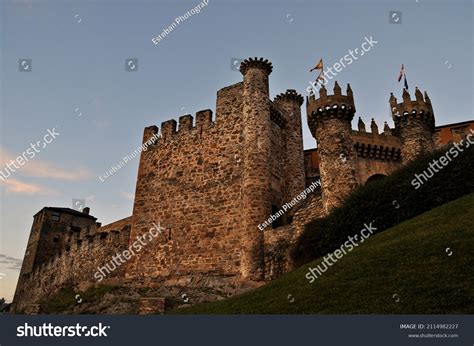 33,561 Castle Battlement Images, Stock Photos & Vectors | Shutterstock