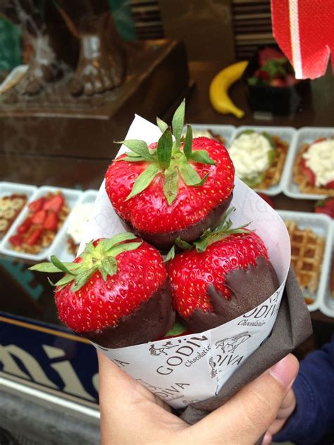 Godiva's Chocolate Covered Strawberry | Chocolate covered strawberries, Godiva chocolate, Food