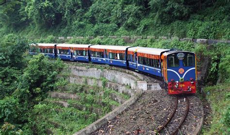 Darjeeling Himalayan Railway | Best Train Trips 2019 | POPSUGAR Smart ...