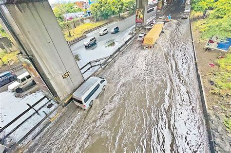 Rains, floods paralyze parts of Metro Manila | Philstar.com