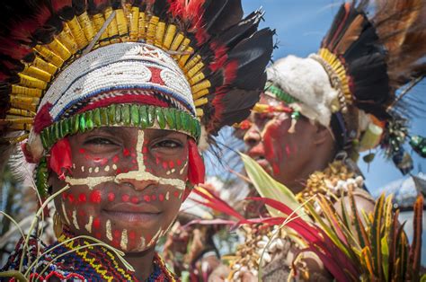 25 Stunning Images From The Annual Goroka Festival