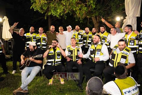 Singer Performs to Strengthen Zaka Volunteers