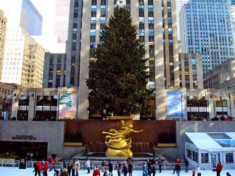 Rockefeller Center Christmas Tree - Pic of the Week - The World of Deej