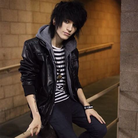 Johnnie Guilbert is just perfect... And beautiful... Very beautiful. Cute Emo Guys, Emo Girls ...