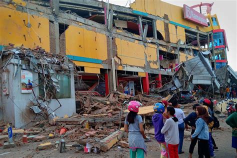 Quake, tsunami kills at least 48 on Indonesia's Sulawesi island