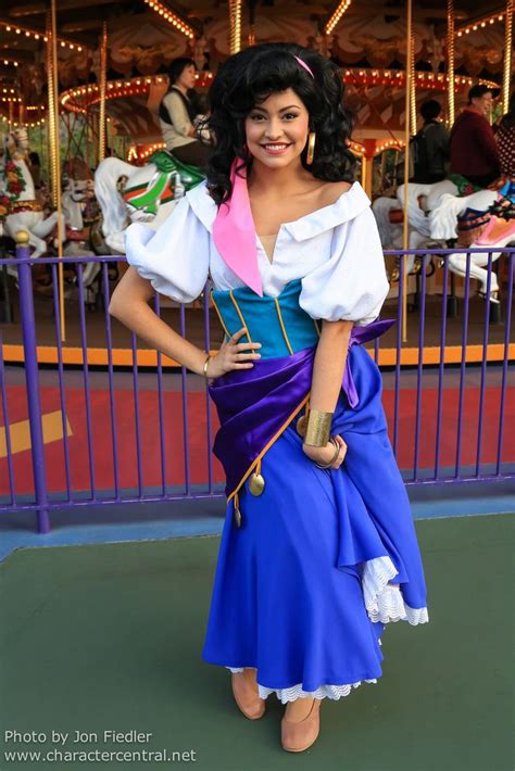 Esmeralda | Disney dresses, Esmeralda costume, Cosplay babe