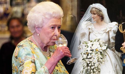 Why Princess Diana had two bouquets at her wedding thanks to the Queen | Express.co.uk