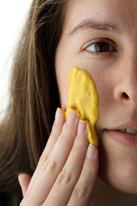 Traditional Turmeric Face Mask Recipe for a Golden Glow