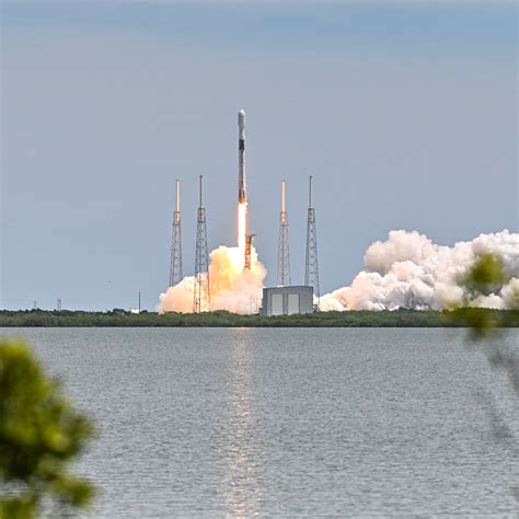 PHOTO OF THE DAY: SpaceX Falcon 9 Rocket Launches from Cape Canaveral ...