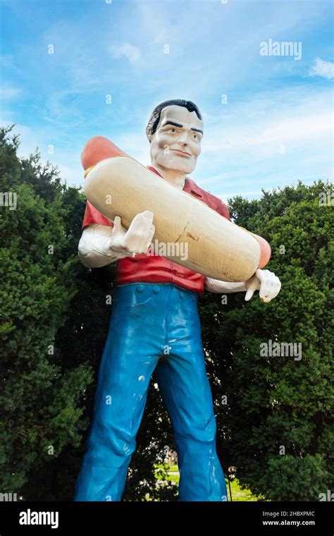 The Bunyon Giant Atlanta Illinois one of the giant muffler man statues ...