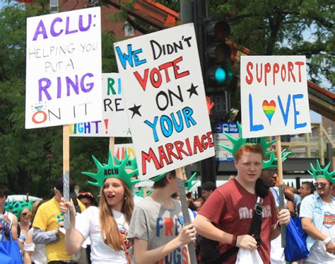 Shooting Down the Middle of the Road: Chicago Gay Pride Parade - Post 2 ...