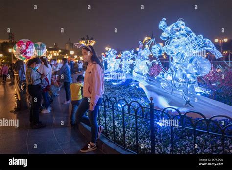 Shanghai Disneyland reopens with fireworks shows and ice sculptures in ...