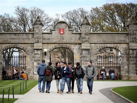 Scottish universities praised for improving access for deprived ...