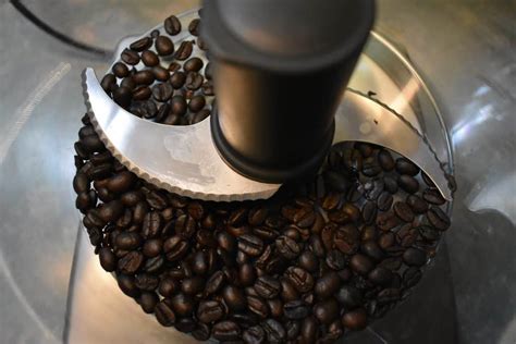 How to Grind Coffee Beans in a Magimix and 6 Other Techniques