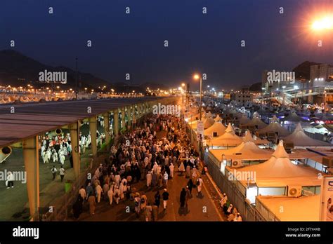 hajj mina tents Stock Photo - Alamy