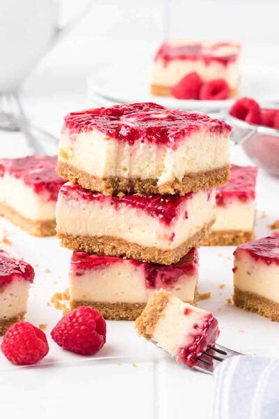 Raspberry Swirl Cheesecake Bars | RecipeLion.com