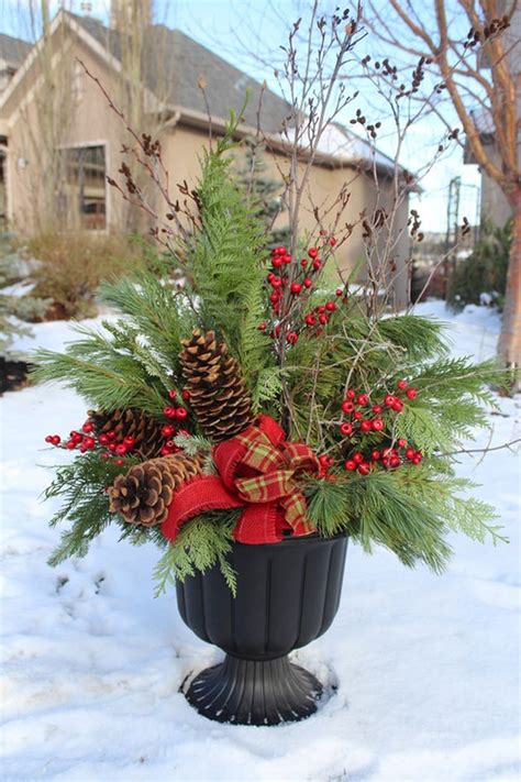 Cheap But Stunning Outdoor Christmas Decorations Ideas 47 | Christmas ...