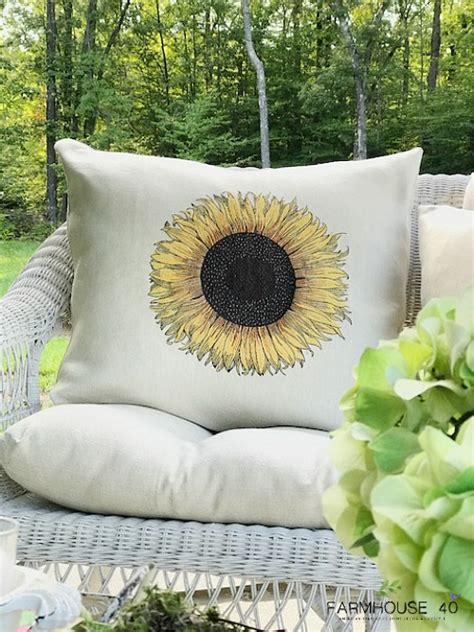 Easy To Make Sunflower Pillow - FARMHOUSE 40