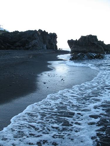 Stromboli beach | black sand beaches from all the volcanic a… | Flickr