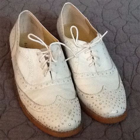 Classic White Leather Oxfords | Leather oxfords, Leather oxford shoes, Dress shoes men