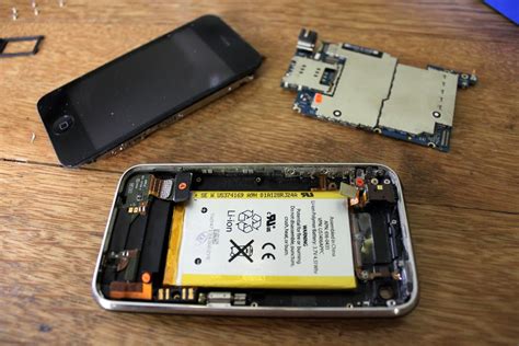 iPhone 3GS Battery Replacement | Eli Duke | Flickr