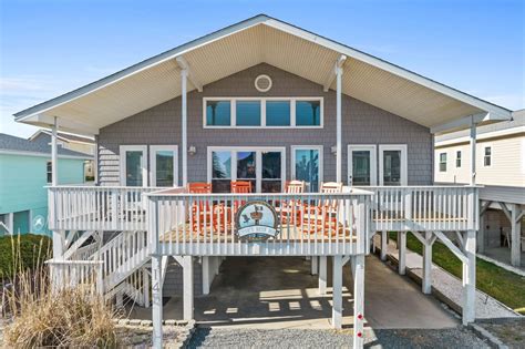 Crow's Nest Inn: 16 Guests, 4 Bdrm Beach Home in OIB | Coastaway