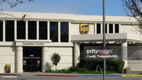 37 Ups Customer Service Center Stock Photos, High-Res Pictures, and ...