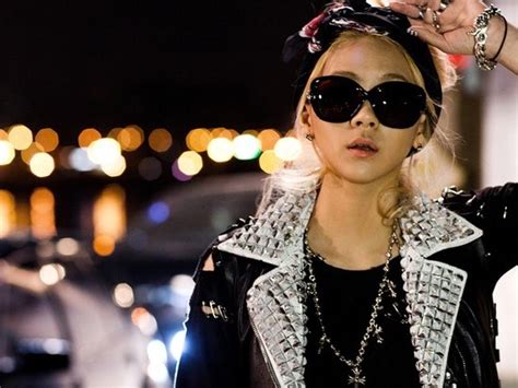 2NE1’s CL Shows Off Her Gold Fashion | Soompi