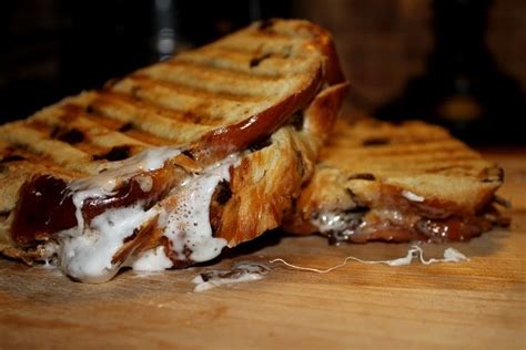 Fooditka: A Sweet Panini for your Sweetie