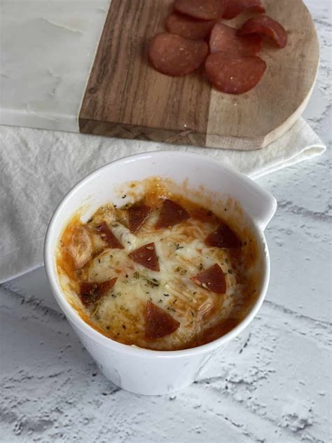 Pizza in a Mug (2-Minute Recipe) - Food Dolls