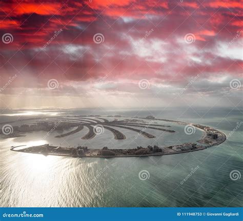 Amazing Aerial View of Palm Jumeirah Island in Dubai from Helicopter ...