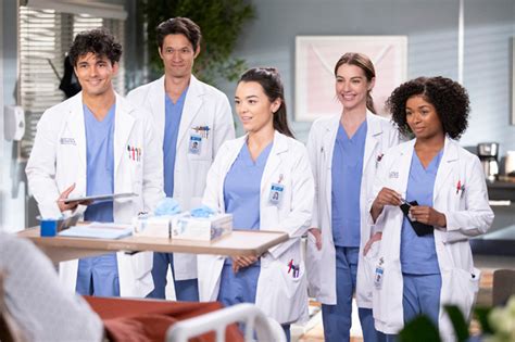 ‘Grey’s Anatomy’ Season 20: Premiere Date, Cast and the Latest News – Hollywood Life