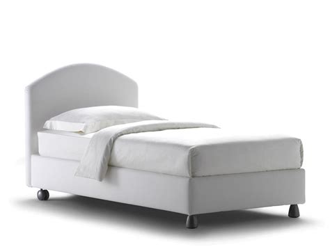 Magnolia bed by Flou • VIZZZIO