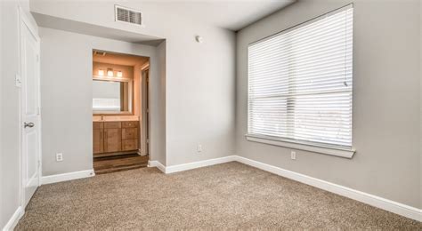 Available Studio, 1, 2, or 3 bedroom apartments in Denton, TX | Square 9