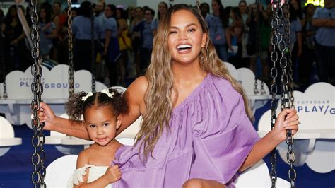 Chrissy Teigen and Daughter Luna Wore the Cutest Disney Princess Sheet ...