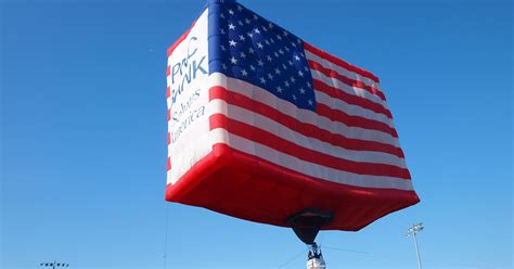 World's largest American flag honors U.S.