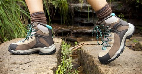 The 6 Best Lightweight Hiking Boots For Women (Top Picks For 2017)