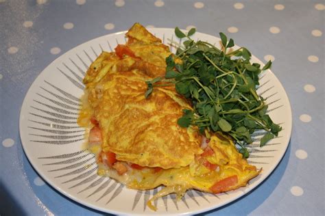 Kitchen Fairies: Cheese and tomato omelette