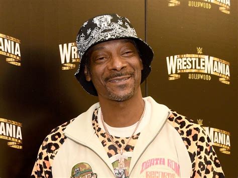 7 of Snoop Dogg's most iconic outfits