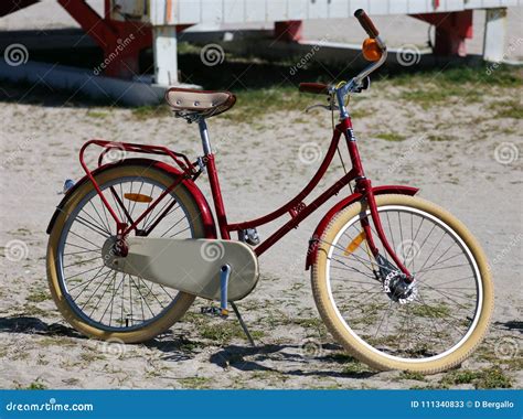 Old Vintage Style Red Bicycle in the Beach Stock Image - Image of color, fitness: 111340833